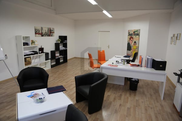 MODERNE - SPACIEUX ET LUMINEUX AU DERNIER ÉTAGE 2