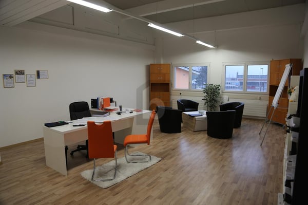 MODERNE - SPACIEUX ET LUMINEUX AU DERNIER ÉTAGE 3