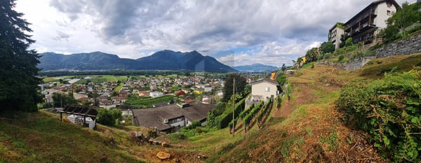SOLEGGIATO E TRANQUILLO CON VISTA 1
