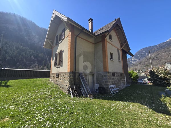 SPAZIOSA E SOLEGGIATA CON AMPIO GIARDINO 3