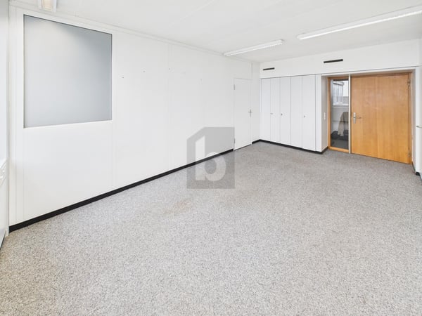 PRAKTISCH UND PREISWERT (BÜRO 4.28) 2