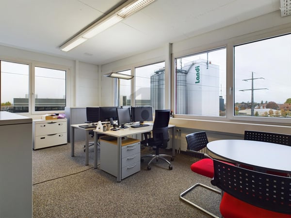 REPRÄSENTATIV / WIRKSAM AN AUTOBAHN A1 5