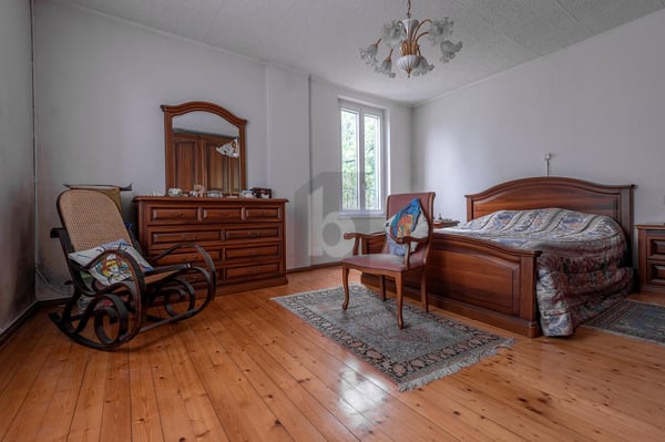 SPAZIOSA CON IMPONENTE CAMINO D'EPOCA 2