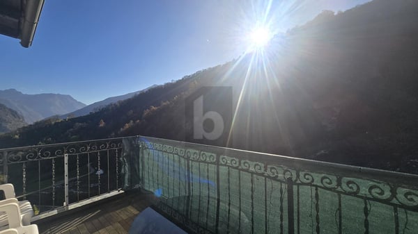 SPAZIOSA E SOLEGGIATA CON CON AMPIO TERRENO 5