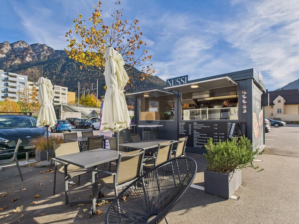 VOLL AUSGESTATTETER GASTROCONTAINER 1