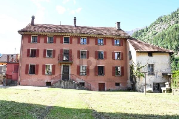 SPAZIOSA CON AMPIO GIARDINO DA RISTRUTTURARE 2