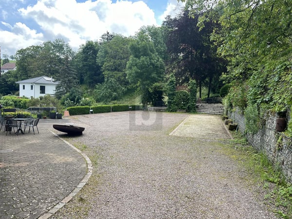 VIELSEITIGES UMBAUPOTENZIAL MIT GROSSER FLÄCHE 4