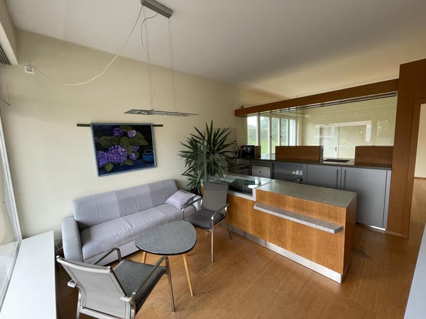 GERÄUMIG UND IDEAL FÜR IHRE GESCHÄFTE 1