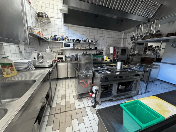 SPACIEUX RESTAURANT AVEC TERRASSE DE 40 PLACES 4