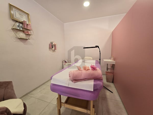 ATTIVITA' BEN AVVIATA IN POSIZIONE CENTRALE VISTA LAGO 2