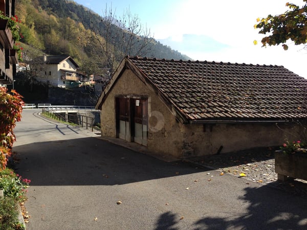 IN POSIZIONE CENTRALE, DA RISTRUTTURARE 1