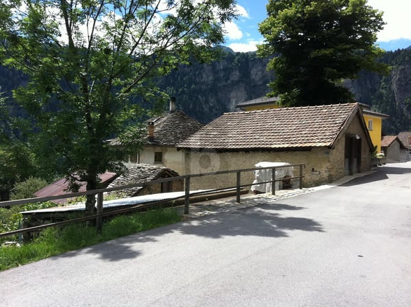 IN POSIZIONE CENTRALE, DA RISTRUTTURARE 4