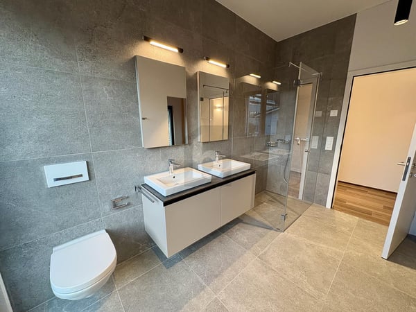 HOCHWERTIG, ERSTBEZUG MIT SICHT INS GRÜNE 5