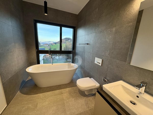 HOCHWERTIG, ERSTBEZUG MIT SICHT INS GRÜNE 4