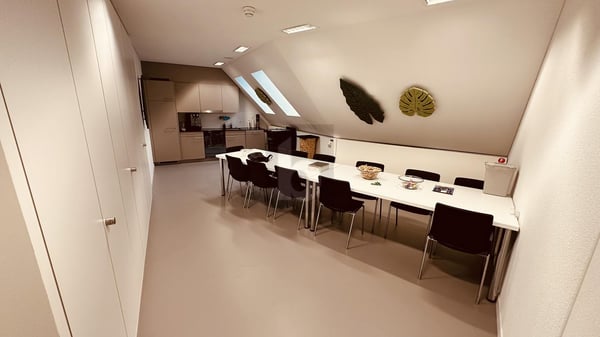 LICHTDURCHFLUTET, GERÄUMIG, MITTEN IN DER STADT 3