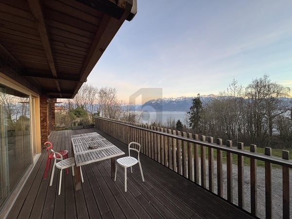 RÉNOVÉ, SUPERBE VUE SUR LAC AU COEUR DU LAVAUX 3