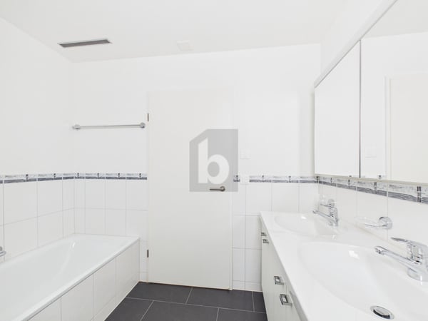 HOCHWERTIG MIT OFFENER KÜCHE UND VIEL PLATZ! 4