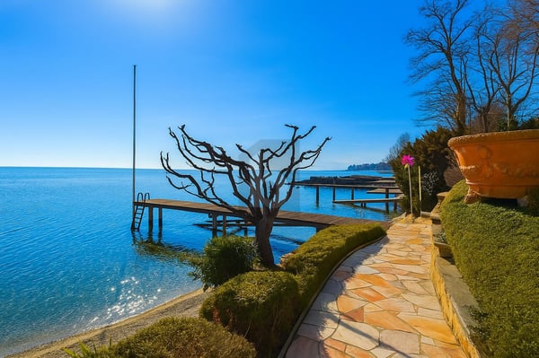 ULTRA EXCLUSIVE AVEC PLAGE ET PONTON PRIVÉS 3
