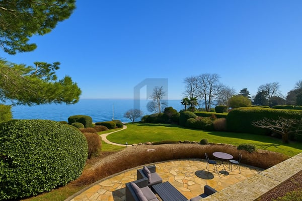 ULTRA EXCLUSIVE AVEC PLAGE ET PONTON PRIVÉS 1
