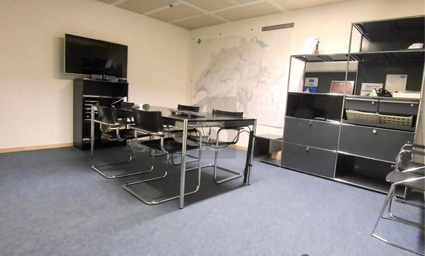 BUREAU LUMINEUX ET SPACIEUX 3