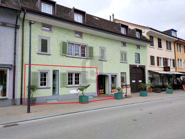 IDEAL FÜR COIFFEUR ODER KOSMETIK, ZENTRAL 3