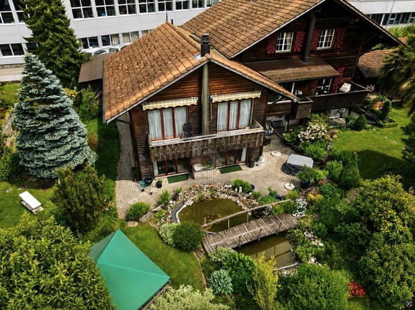 IDYLLISCHE LAGE MIT TRAUMHAFTEM GARTEN 1