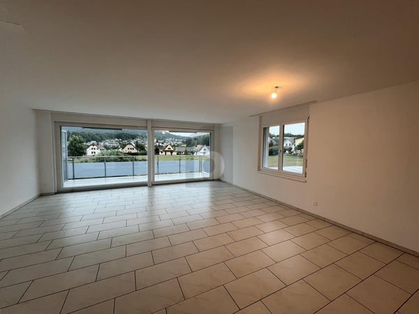LICHTDURCHFLUTET UND MODERN AN PRIVATER LAGE 2