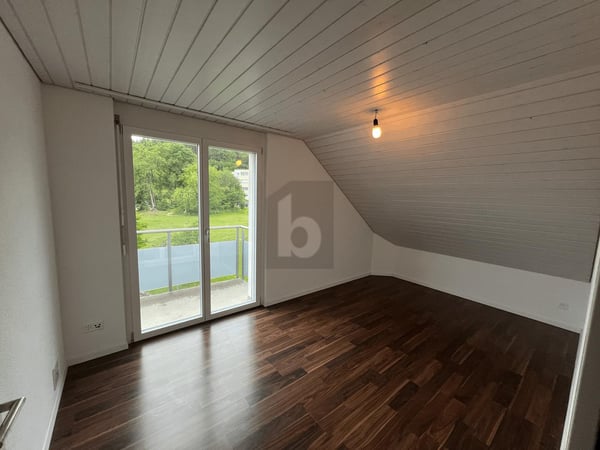 LICHTDURCHFLUTET UND MODERN AN PRIVATER LAGE 5