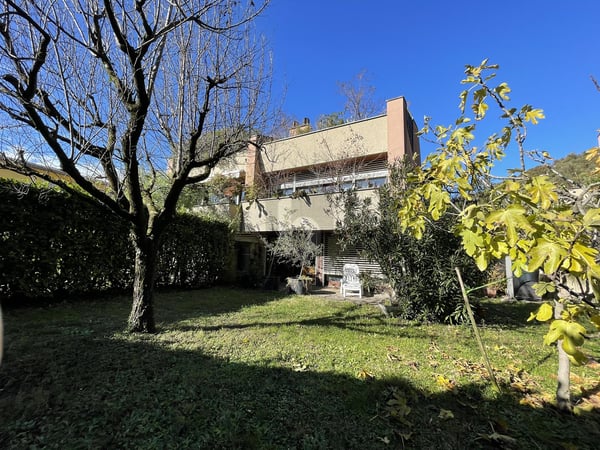 SPAZIOSA CON GIARDINO E TERRAZZE 2