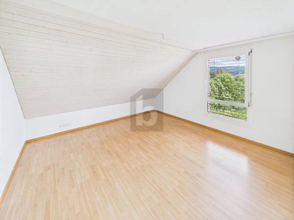 LICHTDURCHFLUTET, GROSSZÜGIG AUF ZWEI ETAGEN 4