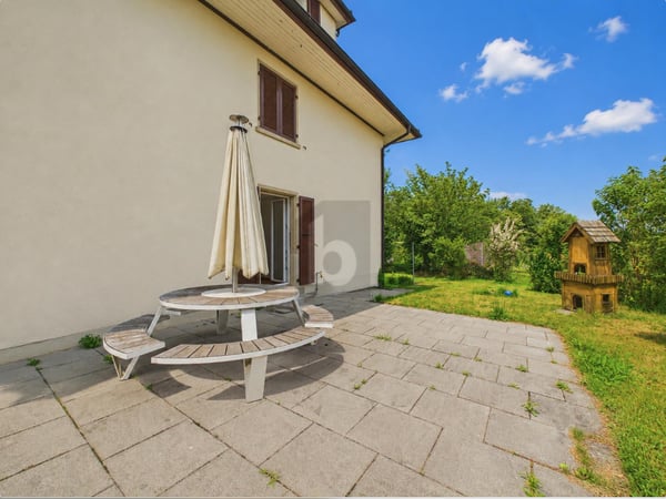 SONNIGER GARTEN MIT DIREKTEM ZUGANG 1