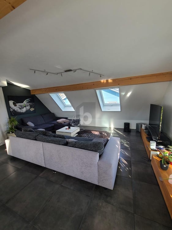 SONNIG, KLIMATISIERT MIT BALKON UND E-LADESTATION 4
