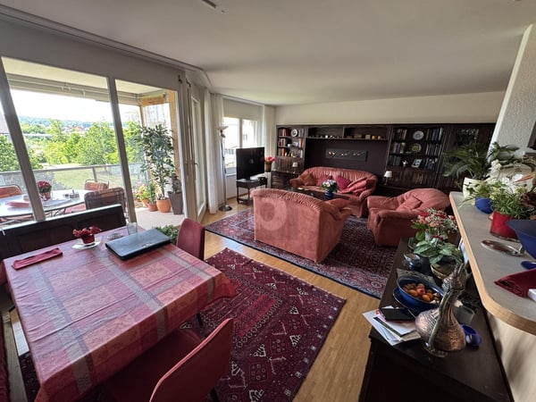 GEPFLEGT MIT BALKON UND BEGRÜNTEM INNENHOF! 3