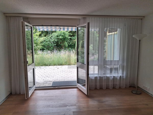 RUHIG MIT GEMÜTLICHEM SITZPLATZ 4