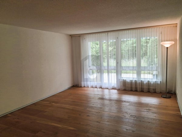 RUHIG MIT GEMÜTLICHEM SITZPLATZ 1