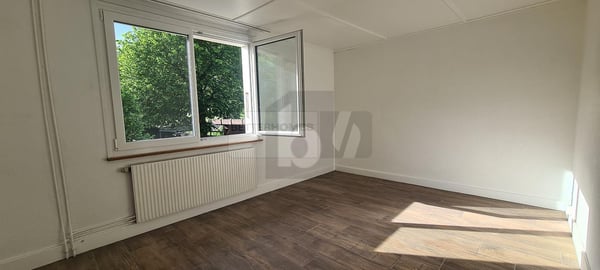 SPACIEUX, LUMINEUX ET AVEC UN GRAND BALCON 3