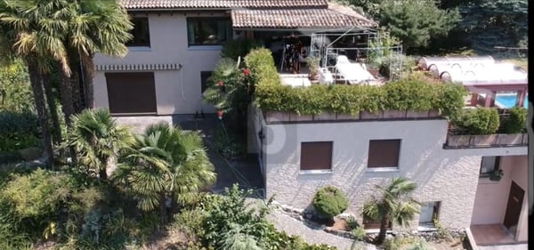 CON GIARDINO ,PISCINA E SAUNA 5