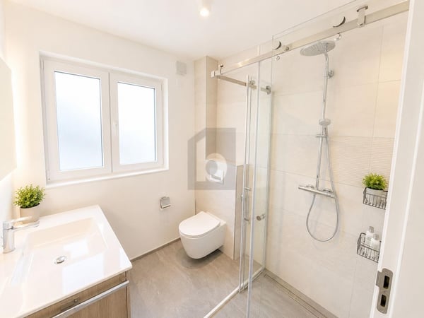 KOMPAKT, MODERN, MIT BALKON 2