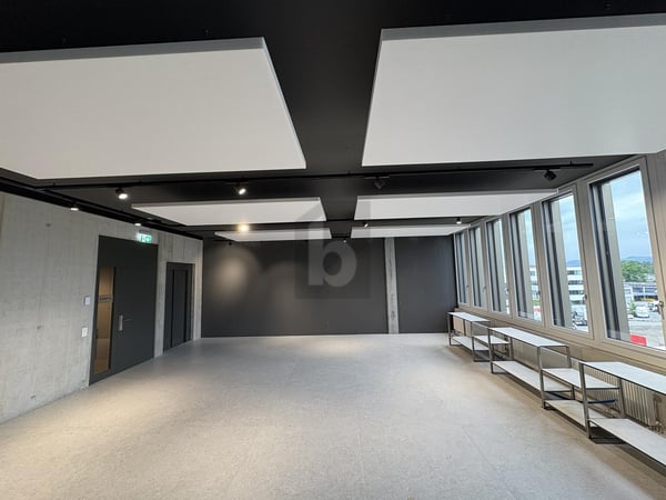 MODERNE BÜROS IM WACHSENDEN GEWERBEZENTRUM 5