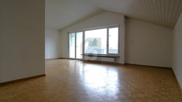 VIEL PRIVATSPHÄRE, ESTRICH & AUSSENSTELLPLATZ 2