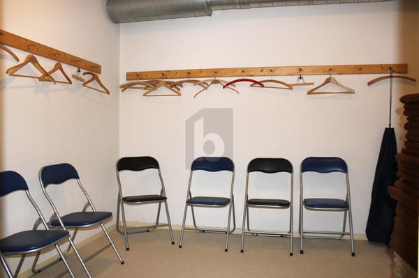 HELL MIT GARDEROBE, DUSCHE UND SAUNA 3