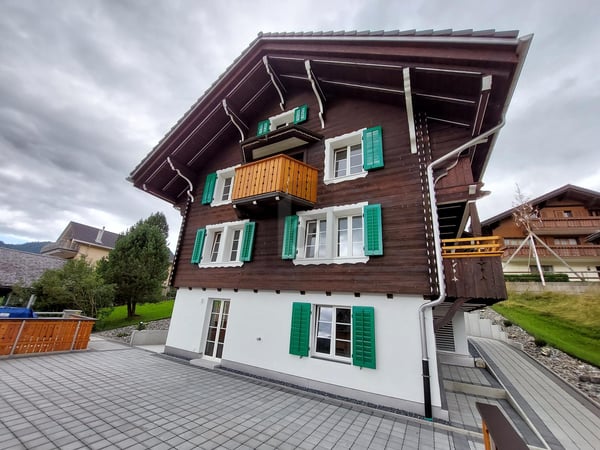 MODERNE, RENOVIERT UND GROSSZÜGIG 2