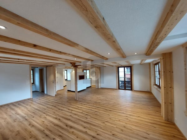 MODERNE, RENOVIERT UND GROSSZÜGIG 4