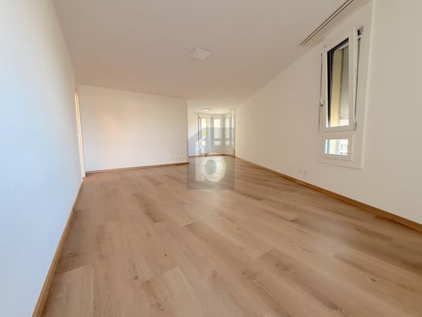 FRISCH RENOVIERT UND LICHTDURCHFLUTET! 1