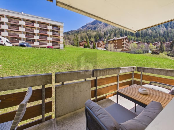 SONNIGE LAGE MIT BLICK IN DIE BERGWELT 1
