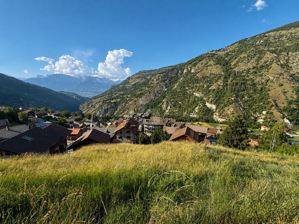 TERRAIN CONSTRUCTIBLE AVEC VUE DÉGAGÉE 1