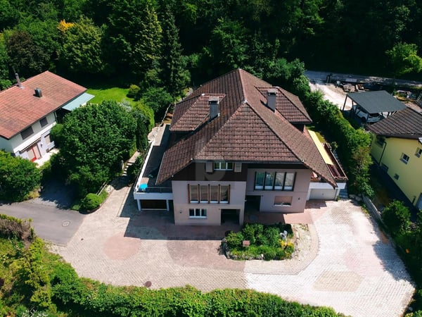 SONNIGES AUSSICHTSJUWEL DIREKT AM WALDRAND 1
