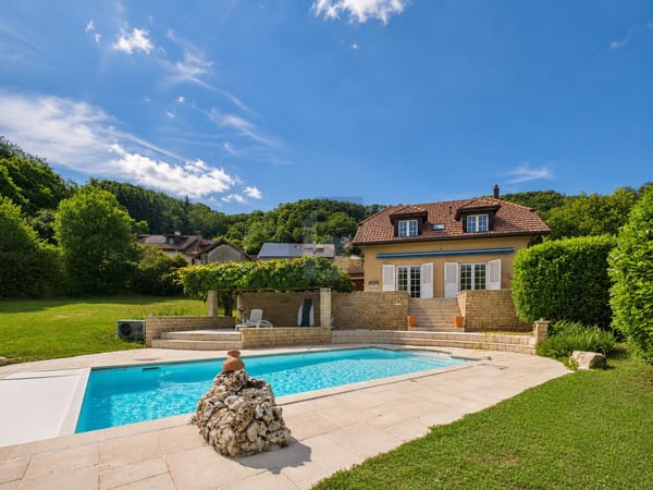 DE STANDING AVEC MAGNIFIQUE VUE ET PISCINE 1