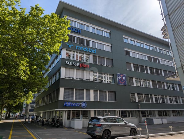 FLEXIBEL MIT EMPFANG, TERRASSE UND WARENLIFT 1