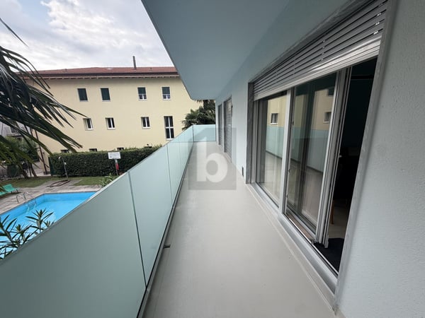 IN ZONA CENTRALE ,AMPIO BALCONE E PISCINA 3